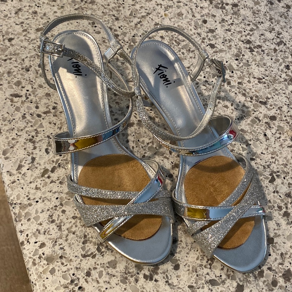 Silver heels 7.5